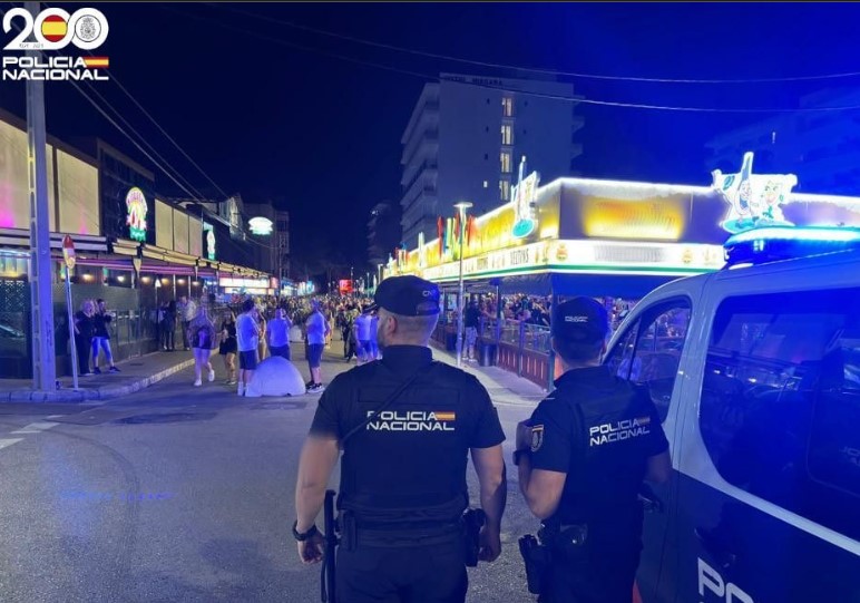 „Operation Sommer“ an der Playa de Palma: Schlag gegen Diebesbanden an Mallorcas Stränden bringt 80 Kriminelle in den Knast!